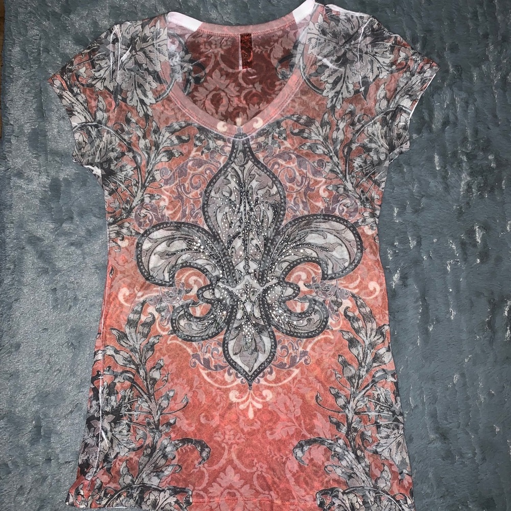Fleur-de-lis T-shirt with jewel type beading